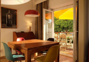 Central 2 bedroom apt w/Garden and Pantheon Views